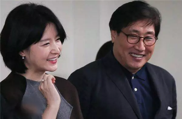 媒體曝47歲李英愛將帶女兒參加節目,7歲女兒甜美可愛顏值很高!