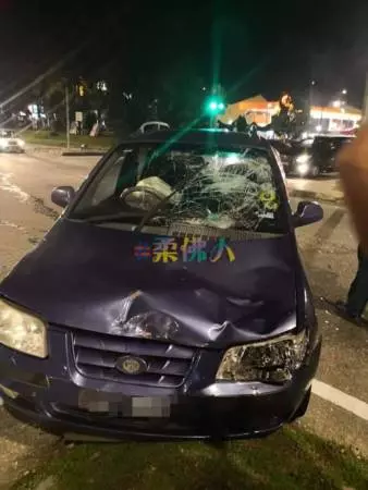 用拖鞋穩固傷者頸項 巫程豪途經車禍現場施救 網民讚