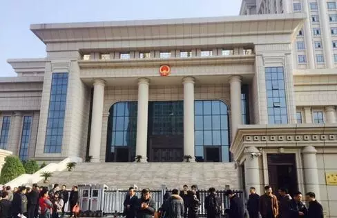 婆婆偷給小叔子房產,俺不服告上法庭,法官拿出房產證,俺羞紅臉