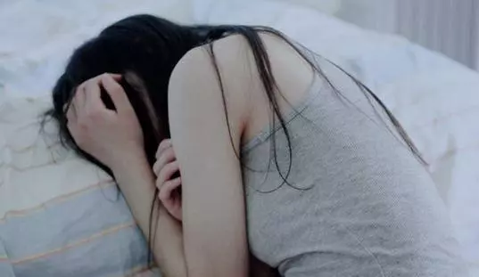 婆婆偷給小叔子房產,俺不服告上法庭,法官拿出房產證,俺羞紅臉