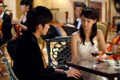 新婚夜,婆婆讓丈夫好好「檢查」,偷聽後退還彩禮離開了家