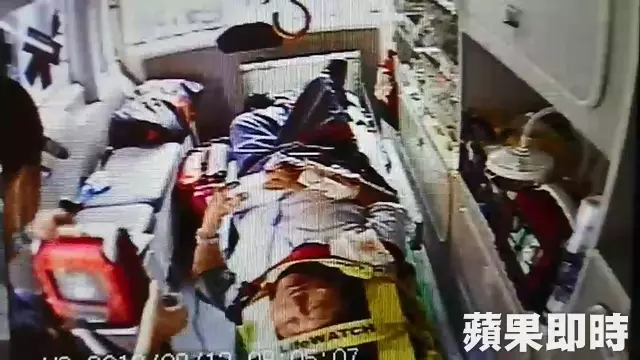 影片曝光!撞倒機車騎士 婦再踩油門輾過 -