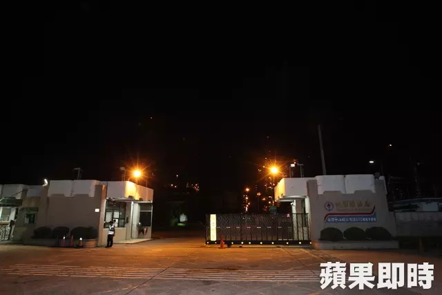 北台灣跳電影響 桃園煉油廠燃燒塔冒火排油。