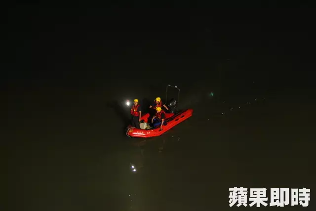 萬板橋目擊跳水 早上8時持續搜尋跳水者