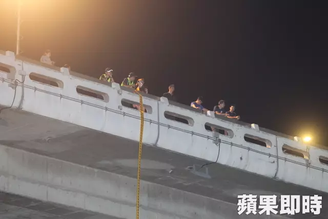 萬板橋目擊跳水 早上8時持續搜尋跳水者