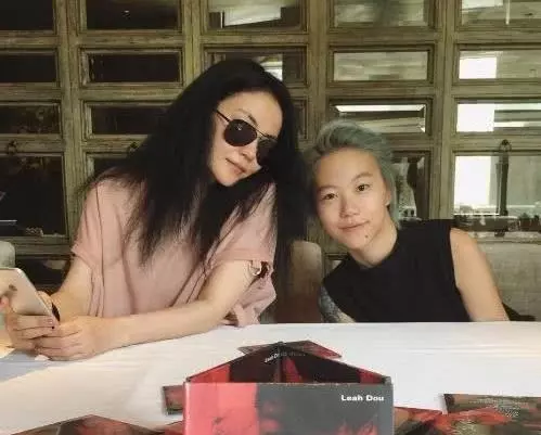 長腿如名模!王菲女兒竇靖童「同父異母妹妹」超漂亮!❤清純美照網上瘋傳!