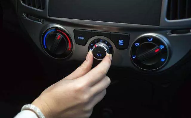 汽車是先熄火還是先關空調？汽修店老師傅給出確切答覆...趁發動機還沒壞立刻改正