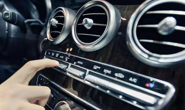 汽車是先熄火還是先關空調？汽修店老師傅給出確切答覆...趁發動機還沒壞立刻改正