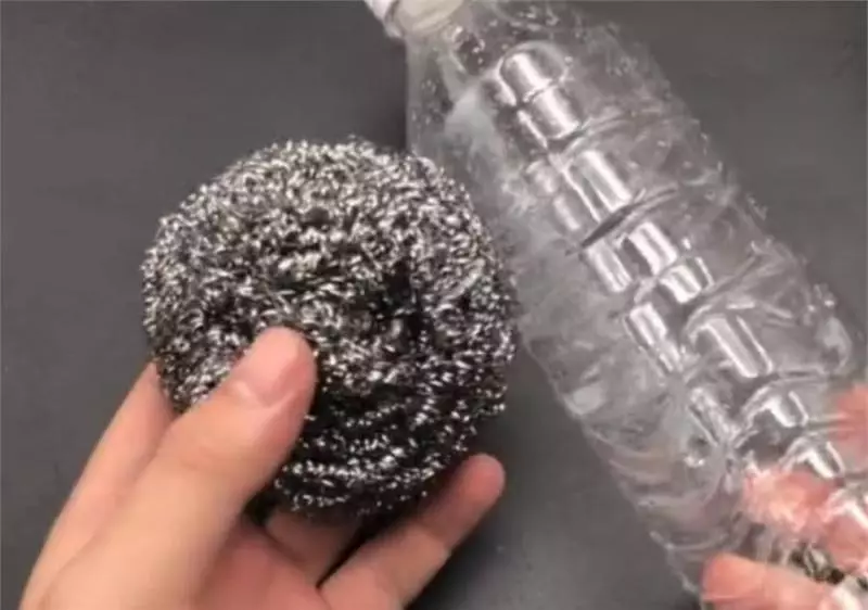 他在鋼絲球外面套上一個塑膠瓶,解決了家裡的大麻煩,媳婦每次都搶著做家務