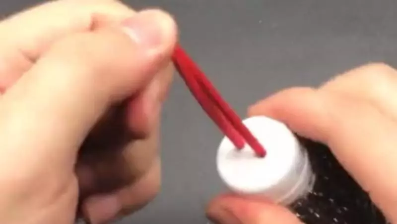 他在鋼絲球外面套上一個塑膠瓶,解決了家裡的大麻煩,媳婦每次都搶著做家務