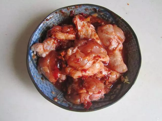 這是道懶人蒸菜,做法簡單,好吃又開胃!每次做了它要多備碗米飯