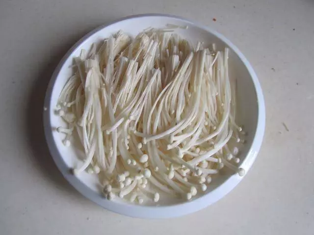 這是道懶人蒸菜,做法簡單,好吃又開胃!每次做了它要多備碗米飯