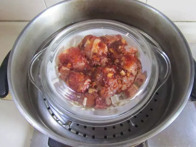 這是道懶人蒸菜,做法簡單,好吃又開胃!每次做了它要多備碗米飯
