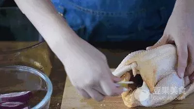 不用砂紙,不用一堆粗鹽,照樣可以做香噴噴鹽焗雞。