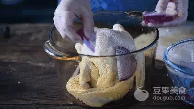 不用砂紙,不用一堆粗鹽,照樣可以做香噴噴鹽焗雞。