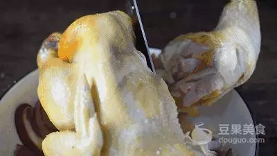 不用砂紙,不用一堆粗鹽,照樣可以做香噴噴鹽焗雞。