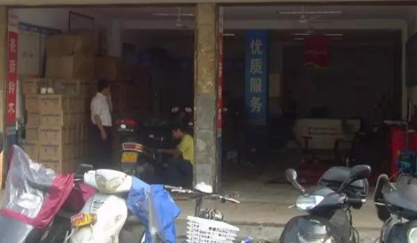 老公去世後她帶著5歲小叔子改嫁,嫁給大7歲瘸子,婚後她衣食無憂