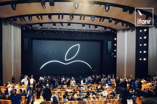 蘋果發布會全記錄:雙卡雙待 iPhone 贊爆,頂配售價破萬再創新高