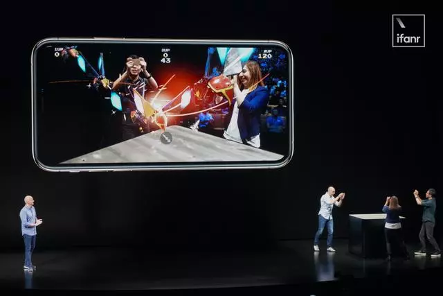 蘋果發布會全記錄:雙卡雙待 iPhone 贊爆,頂配售價破萬再創新高