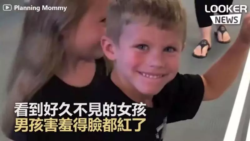 17個月沒見面!5歲青梅竹馬分離兩地 這天媽媽帶他們到機場「兩人一見到彼此」畫面超甜❤️