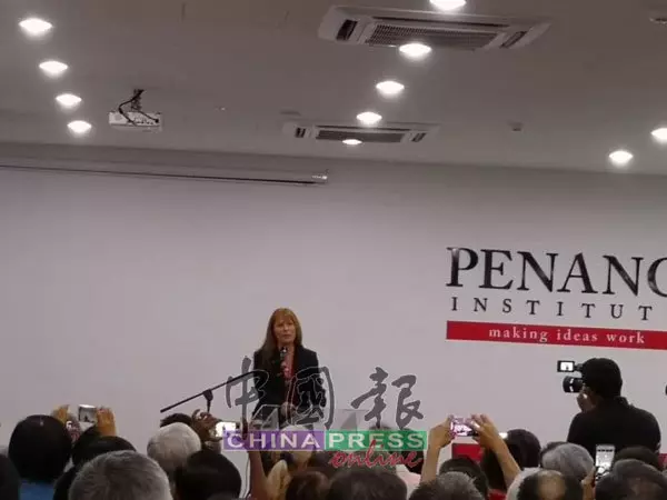 調查一馬弊案 納吉 克萊爾打趣 吃爆米花
