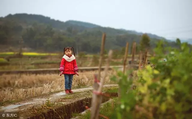老家房子拆遷,父親準備給女兒一套房,兒媳婦:嫁出去的沒資格!