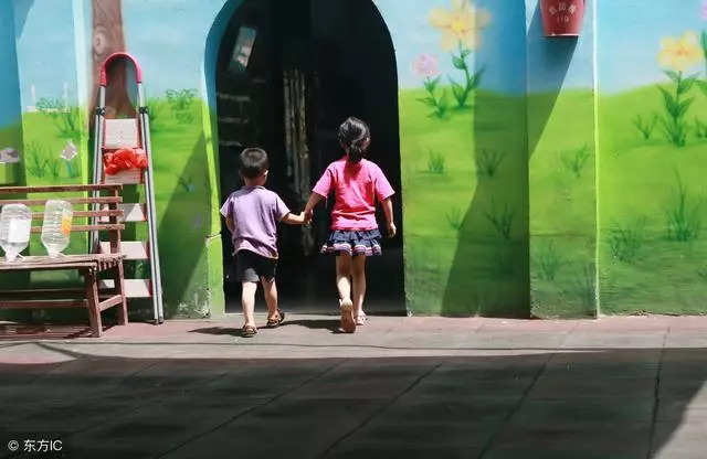 老家房子拆遷,父親準備給女兒一套房,兒媳婦:嫁出去的沒資格!
