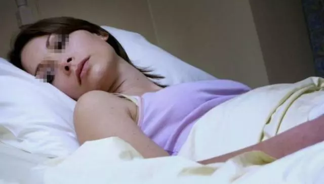 寶媽做手術,不見她丈夫蹤影,6歲兒子拿出照片,護士情緒失控!