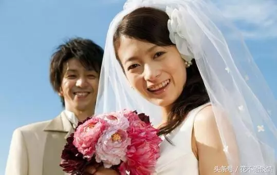 弟媳生兒生女,婆婆對我很冷淡,她生病我送三萬,婆婆紅了眼眶