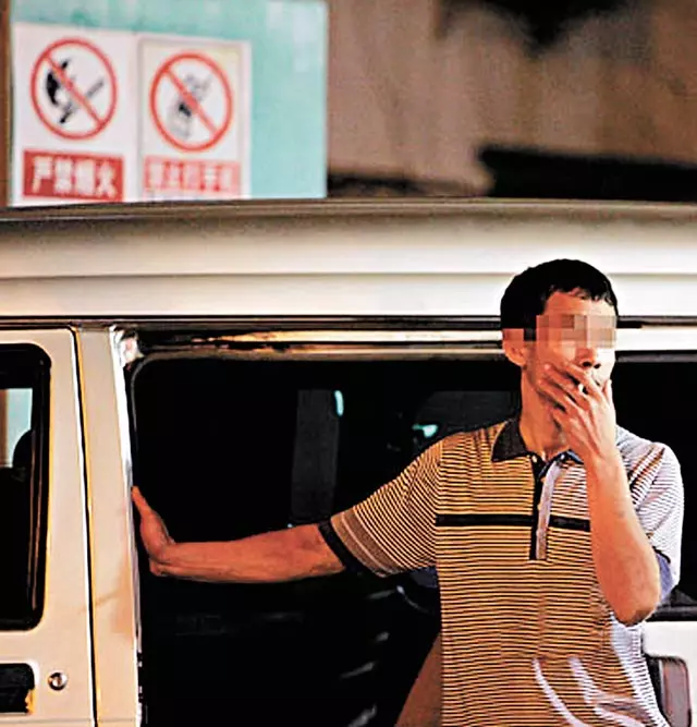 大馬駕駛人士注意!油站加油時,禁止做這6件事,否則罰款RM5000監禁2年!
