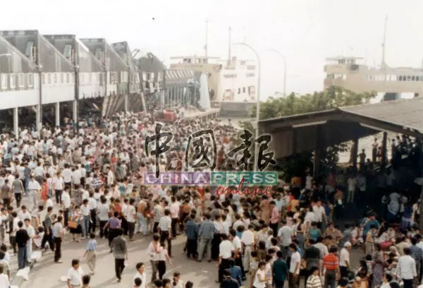 流金年代(第7篇)‧ 1988年 觀音誕北海碼頭坍塌 32死 | 中國報 China Press