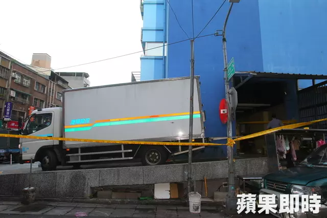 貨車駕駛遭尾門夾住 悚!被夾吊20分鐘身亡 -