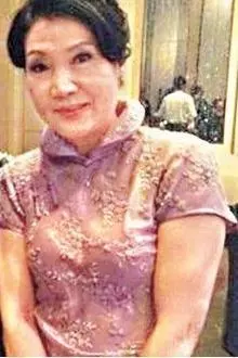 洪金寶前妻和現任妻子罕見同框,滿滿的火藥味,前妻臉色好難看!
