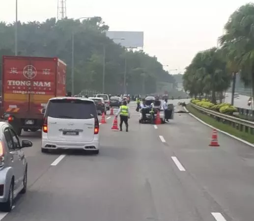 與4摩哆連環撞釀1死3傷 司機無牌駕駛被扣 | 中國報 China Press