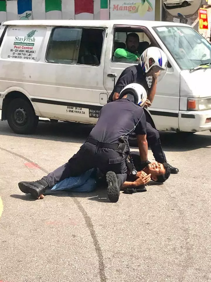 大馬今日凌晨上演警匪片!2華裔男匪開槍對戰警察,遭擊斃!