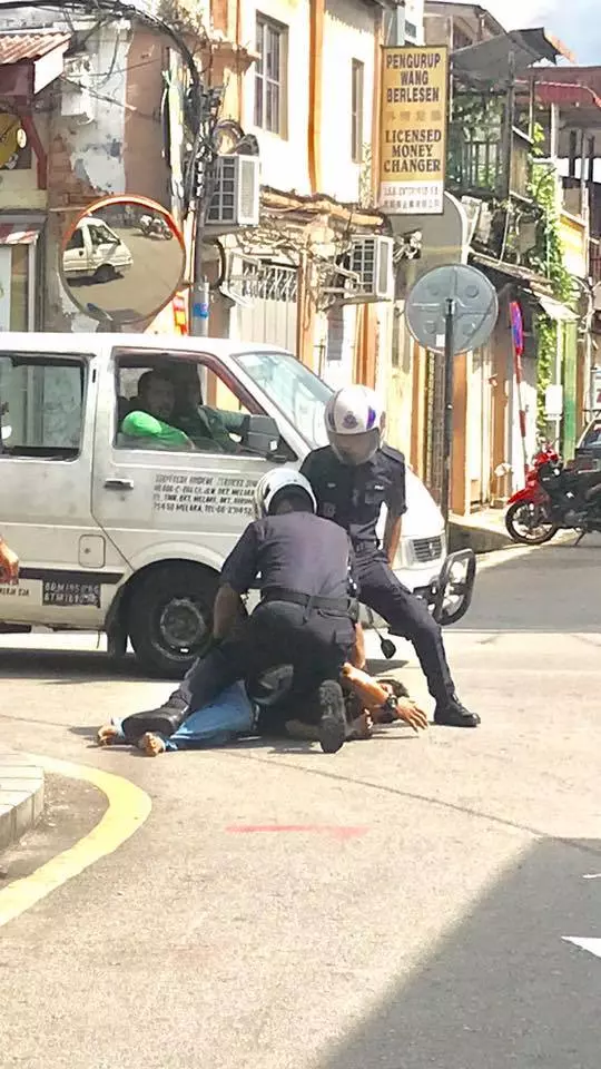 大馬今日凌晨上演警匪片!2華裔男匪開槍對戰警察,遭擊斃!