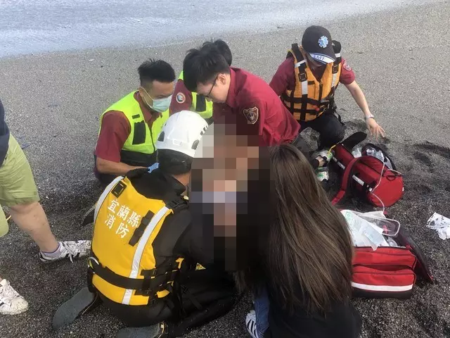 男友救人後溺斃,她自責「沒去海邊就沒事」,最後燒炭身亡!
