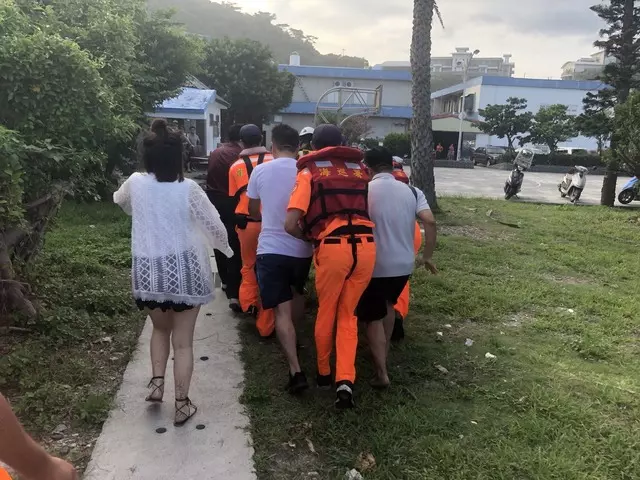 男友救人後溺斃,她自責「沒去海邊就沒事」,最後燒炭身亡!