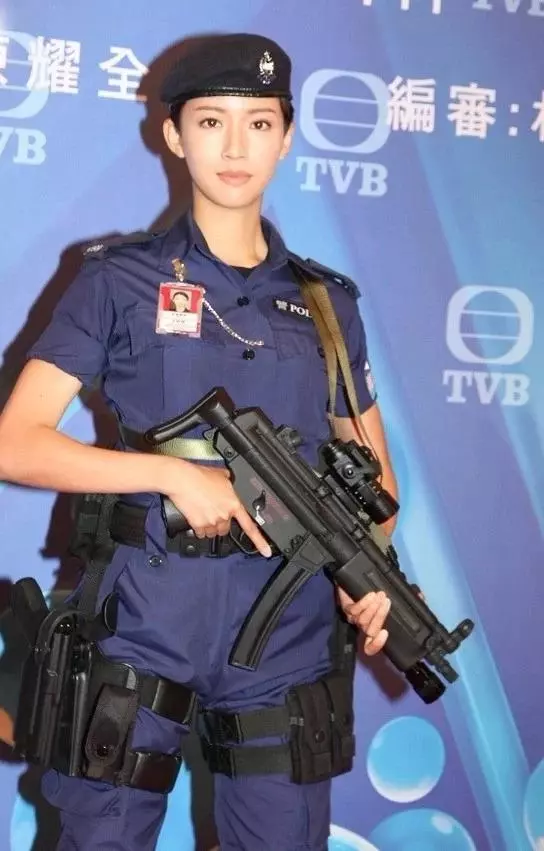 為新劇角色搏到盡!27歲獲捧花旦親自操刀剪掉長發~