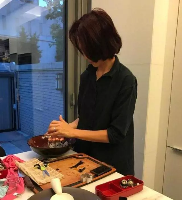 蔡少芬曬早起給女兒做便當,網友不但沒點贊,反而紛紛指責!