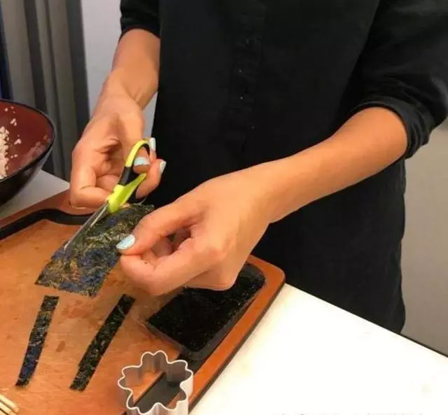 蔡少芬曬早起給女兒做便當,網友不但沒點贊,反而紛紛指責!