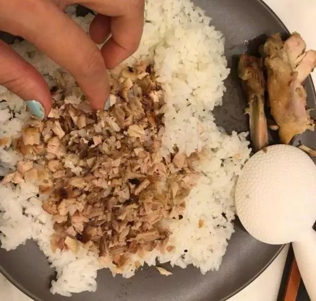 蔡少芬曬早起給女兒做便當,網友不但沒點贊,反而紛紛指責!