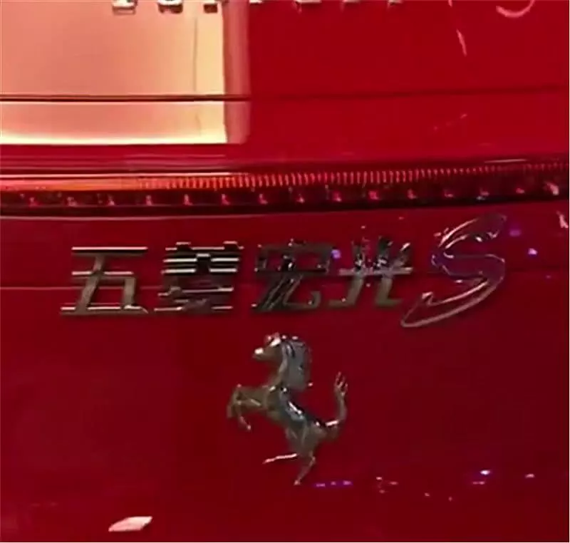 日本偶遇443萬法拉利,本不會注意,但車尾4個字實在太吸睛!