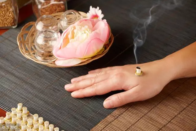 失眠三穴——養胃護腸神闕穴,靜心安神神門穴,和五臟三陰交穴