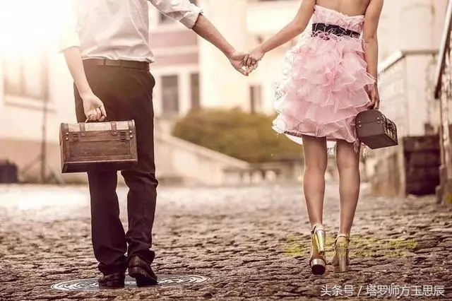 塔羅測:代替對方抽一張牌,在這段感情中對方對你隱瞞了什麼?
