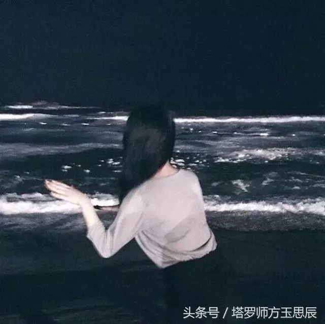 塔羅測:代替對方抽一張牌,在這段感情中對方對你隱瞞了什麼?