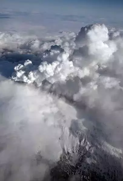 天啊!地球竟然在做鬼臉!是為了給人類敲響警鐘嗎?
