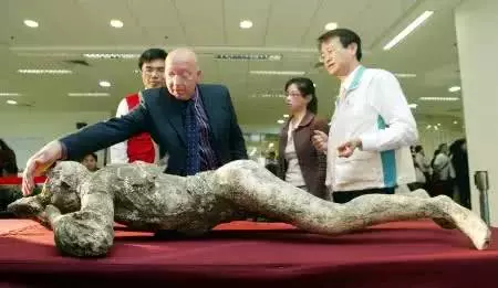天啊!地球竟然在做鬼臉!是為了給人類敲響警鐘嗎?
