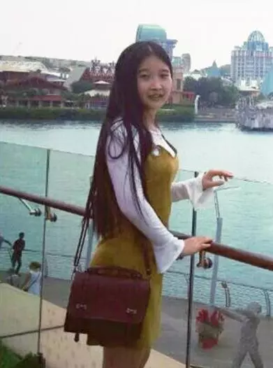 2年前來新加坡打工,19歲中國女孩騎單車被撞,搶救8天,沒見到父母最後一面
