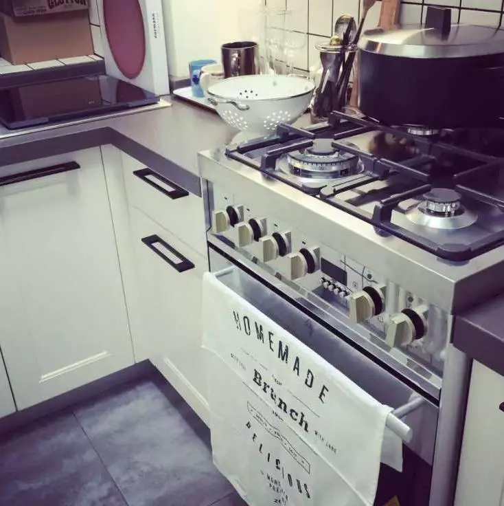 小資夫妻把「13坪老公寓」改造成嶄新豪宅,一看到裡面除了「獨立衣帽間+100雙鞋架」還有...讓人驚呼不已!